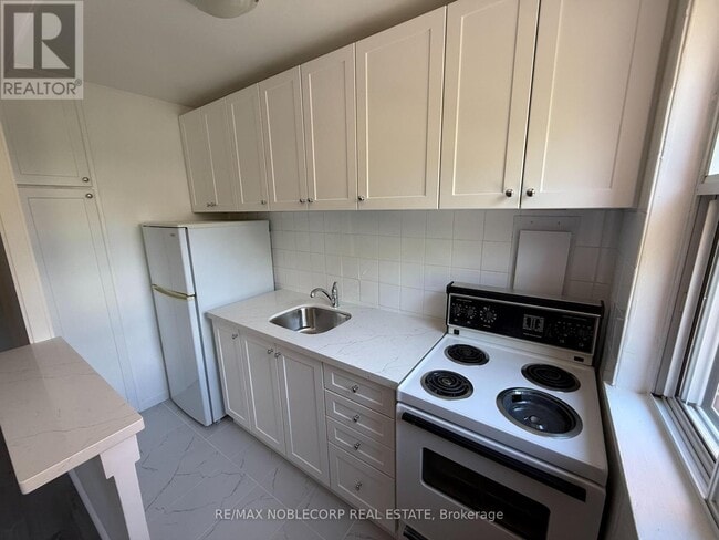 Building Photo - 1315 Bayview Ave