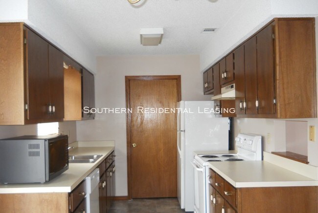 Building Photo - 329 Ray Ave, Crestview, FL ~ by Southern