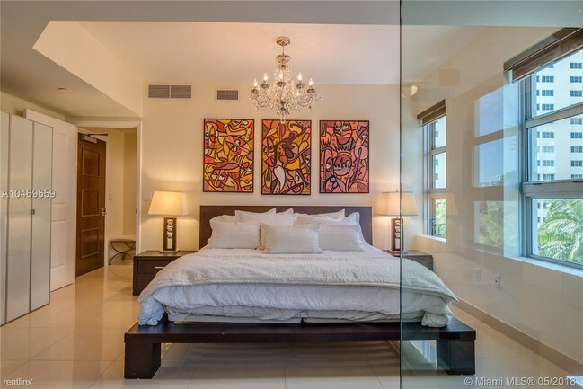 Foto del edificio - 3737 Collins Ave