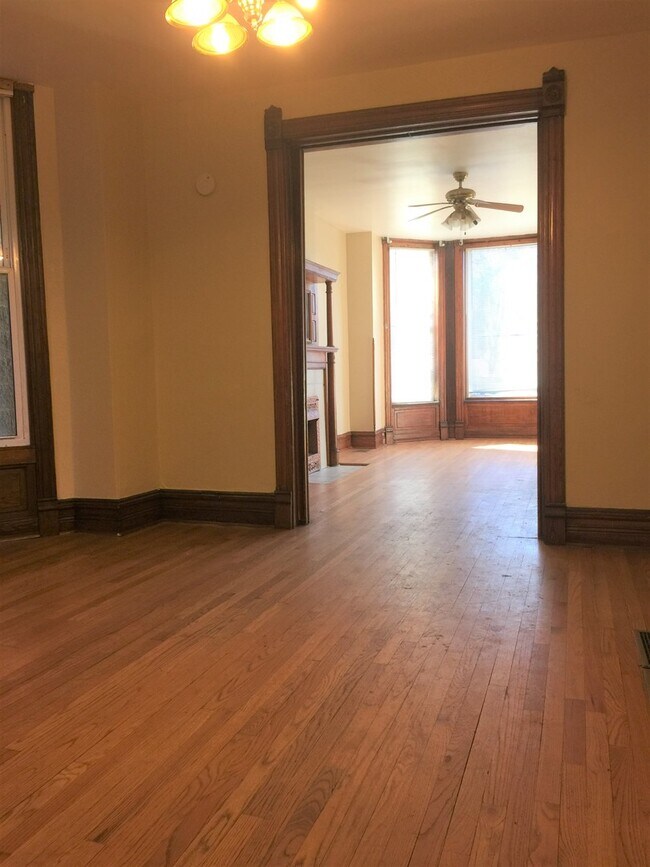 Building Photo - 2337 N Bosworth Ave