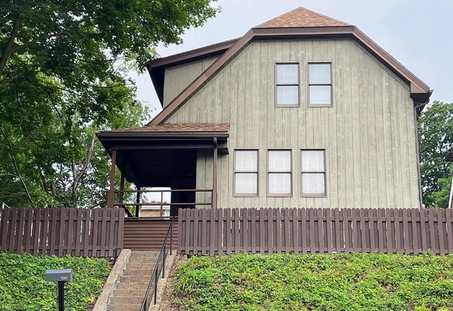 Building Photo - 1261 Oakglen St