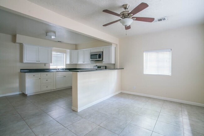 Foto del edificio - 1846 Henry Cir SW
