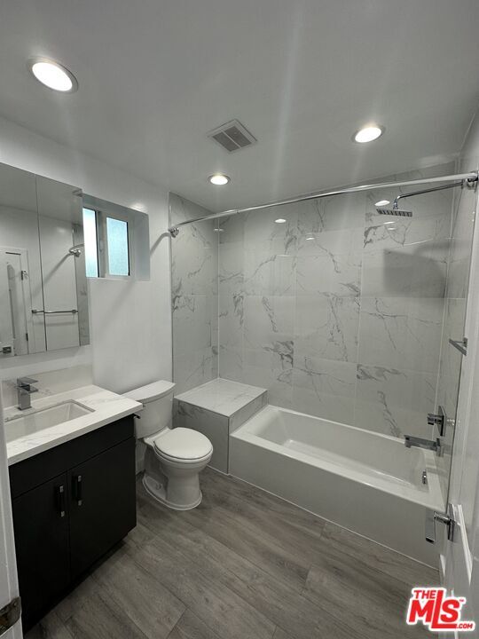 Foto del edificio - 608 W Hillcrest Blvd