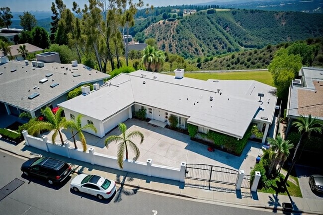 Building Photo - 1641 Tower Grove Dr