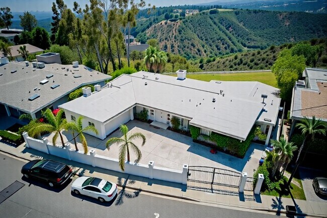Foto del edificio - 1641 Tower Grove Dr