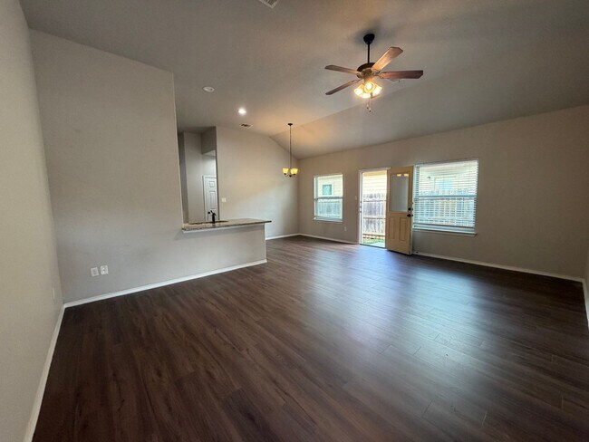 Building Photo - LUXURY 3/2 Duplex in Seguin- BRAND NEW FLOORING!!!