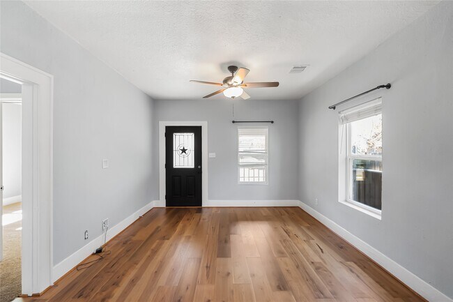 Foto del edificio - 3108 Indiana St