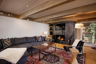 Building Photo - 1034 E Cooper Ave