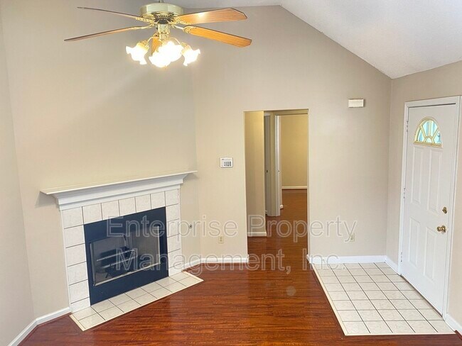 Foto del edificio - 3794 Walden Meadow Dr