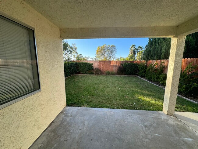 Building Photo - 39071 Agua Vis