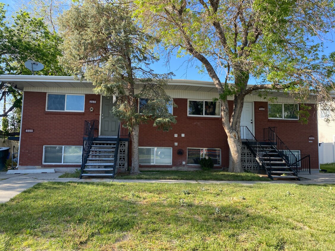 Exterior (Unit is Bottom West Unit) - 2590 W Robin Rd