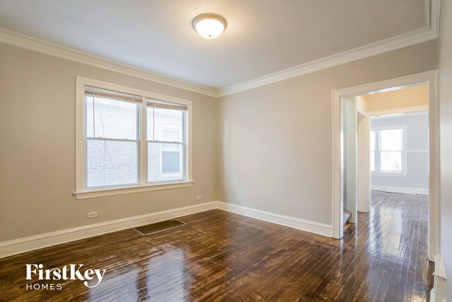 Building Photo - 3021 N Kostner Ave