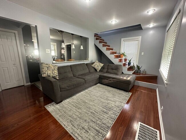 Foto del edificio - 253 N Wolf Rd