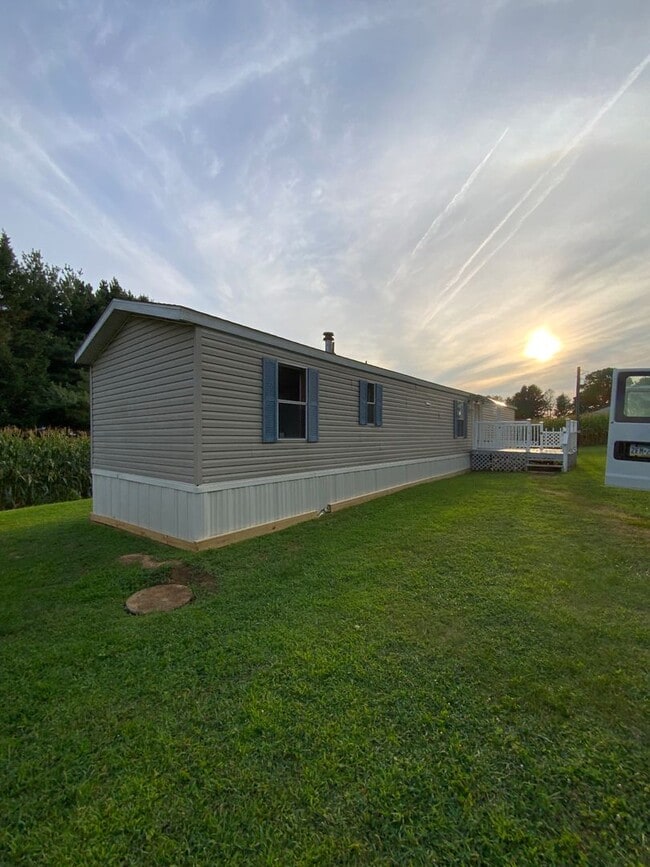 Building Photo - 19 Roberts Rd