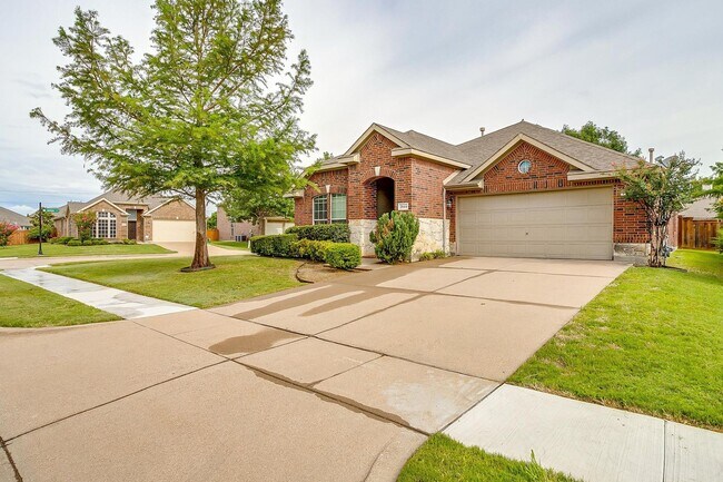 Building Photo - Open Floorplan with 3 Bed, 2 Bath Home on ...