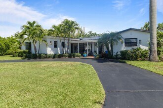 Building Photo - 711 SW 27th Way