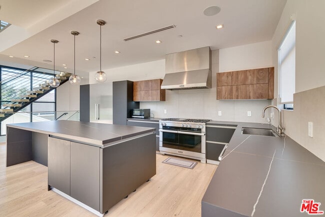 Foto del edificio - 11347 Mississippi Ave