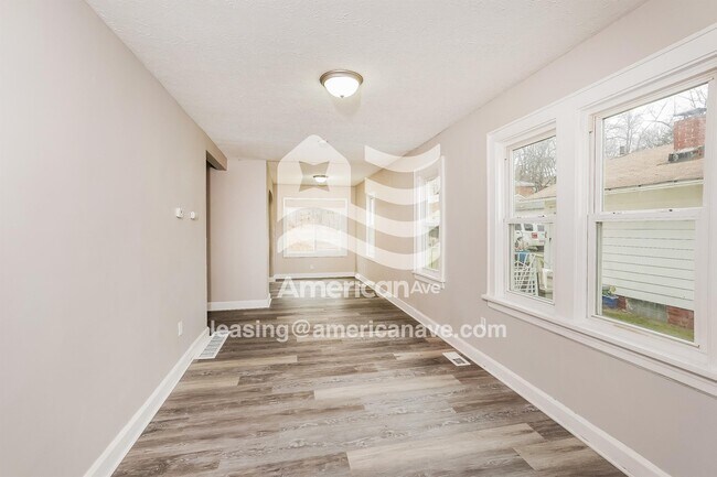 Foto del edificio - 242 E Park Blvd