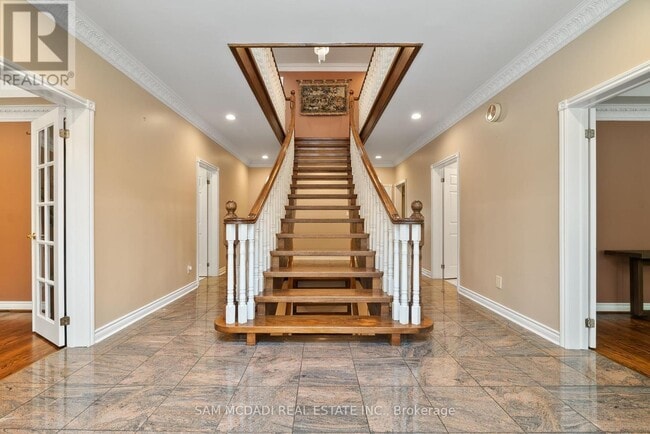 Building Photo - 2339 Glengarry Rd