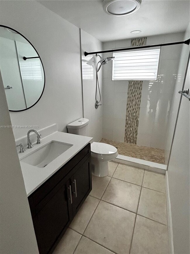 Building Photo - 9371 Fontainebleau Blvd
