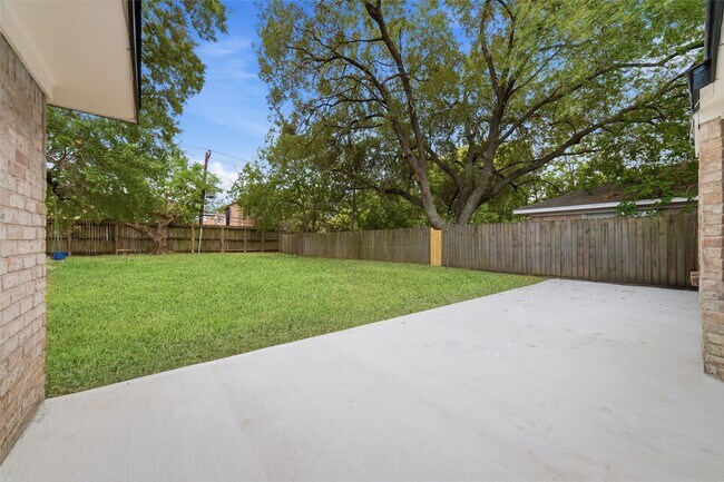 Building Photo - 11311 Hazen St