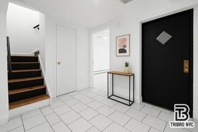 Building Photo - 4 bedroom in BROOKLYN NY 11207