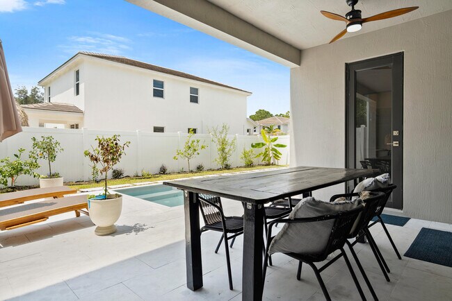 Foto del edificio - 7102 Rockwood Rd