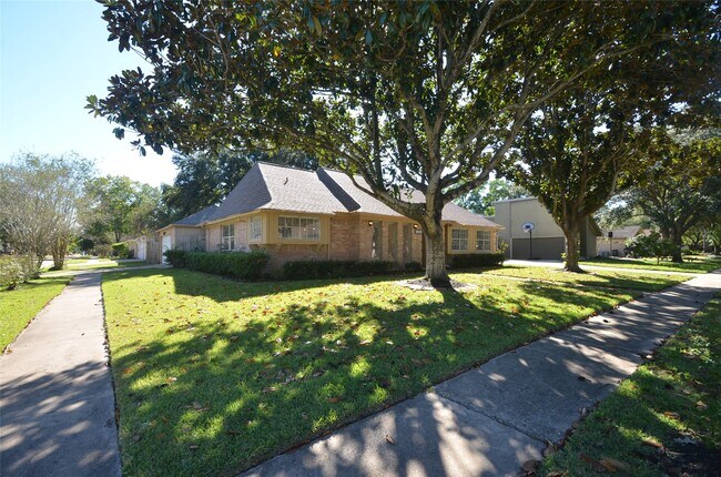 Building Photo - 15603 Oldridge Dr