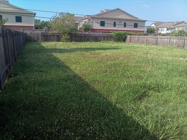 Building Photo - 2934 Le Oaks Dr
