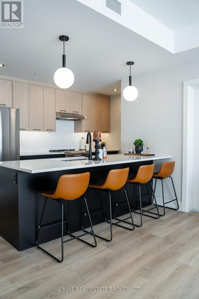 Building Photo - 15 James St