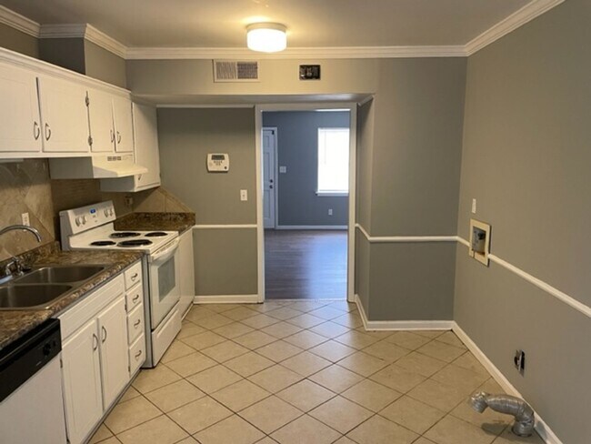 Foto del edificio - Recently Updated!!! Cozy 2 Bedroom, 1.5 Ba...