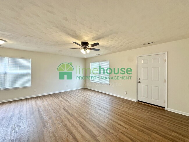 Foto del edificio - 1323 Hoover Ave