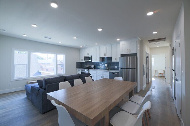 Building Photo - 2811 Menlo Ave