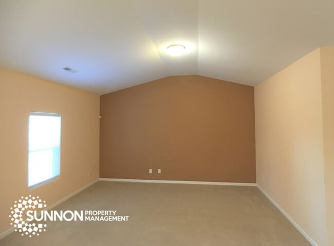 Building Photo - Beautiful 3BR 2BA Ranch with Backyard Oasis