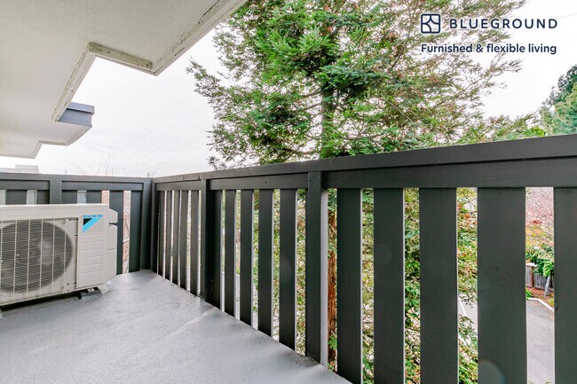 Building Photo - 655 S Fair Oaks Ave