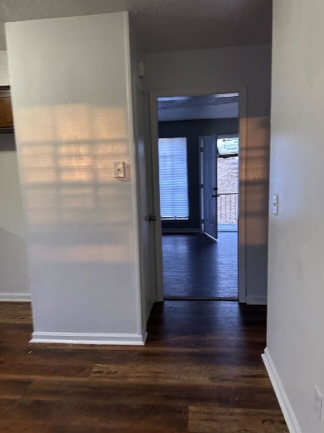 Foto del edificio - Charming Duplex for Rent- Spacious and Convenient Living!
