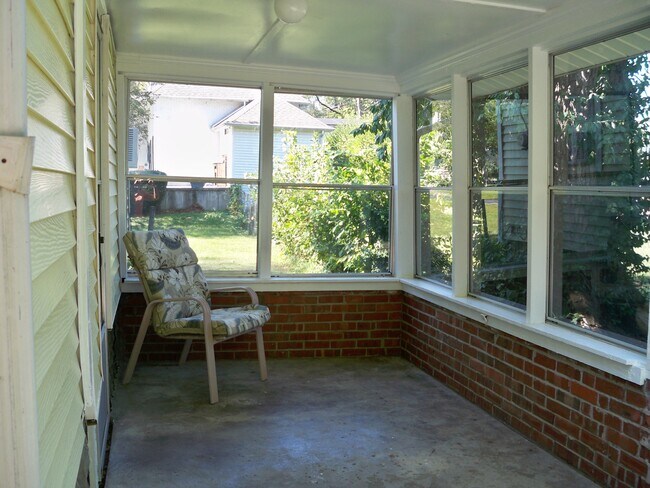 Building Photo - 1505 W Iles Ave