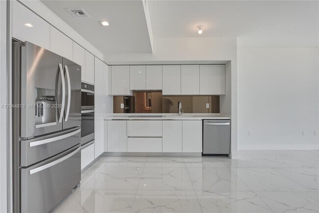 Building Photo - 1170 E Hallandale Beach Blvd