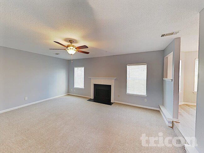 Building Photo - 1005 Maris Ln