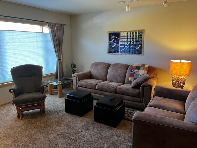 Foto del edificio - Long Term Rental- Lagoon Townhomes 737D