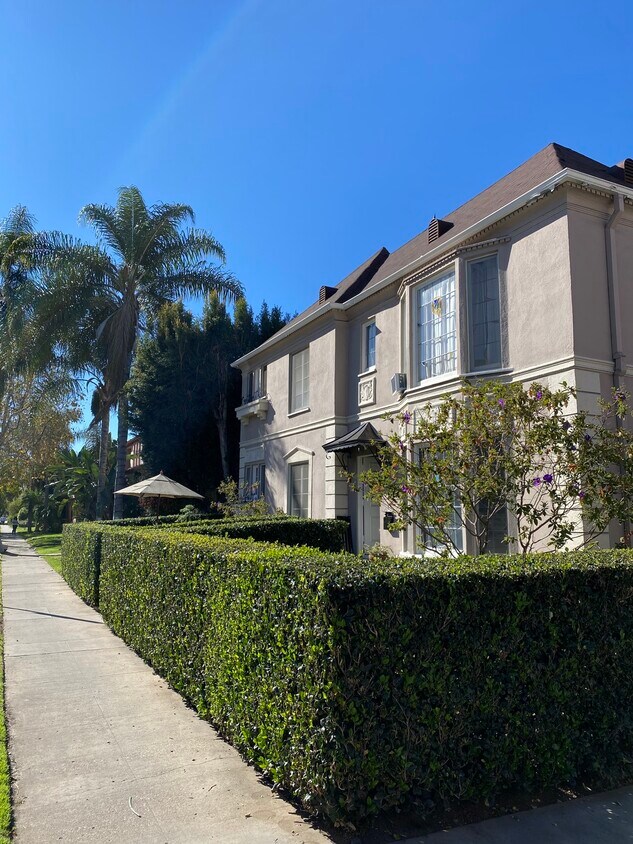 Foto principal - 401 South Cloverdale Avenue