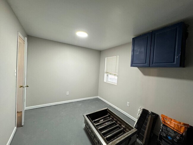Building Photo - 2540 Colden Ave