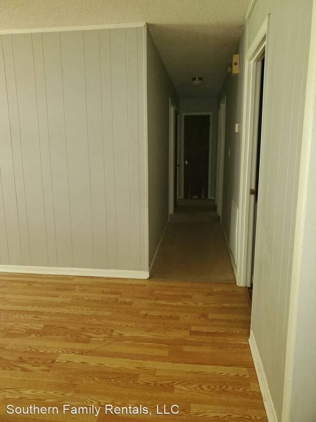 Building Photo - 3 br, 2 bath House - 203 GATEWAY DR