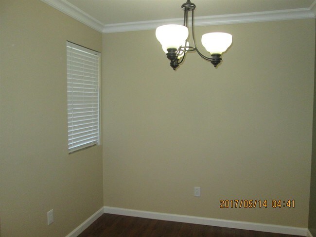 Foto del edificio - 6850 Sharlands Ave