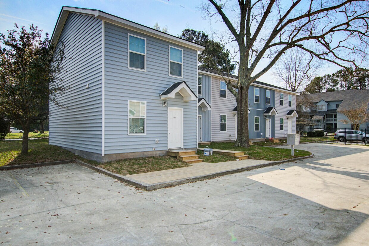 8589 Lake Marion Dr, Charleston, SC 29406 Townhome Rentals in