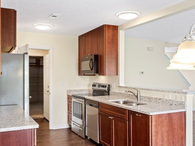 Building Photo - 7694 Hillsdowne Cir