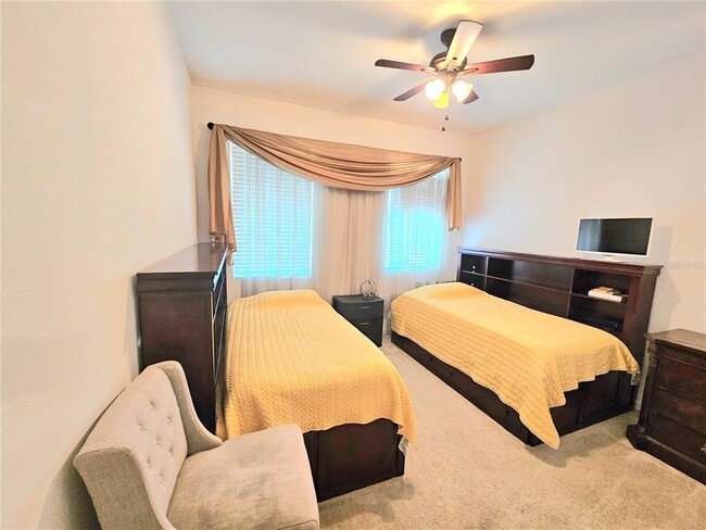 Building Photo - 15267 Honeybell Dr