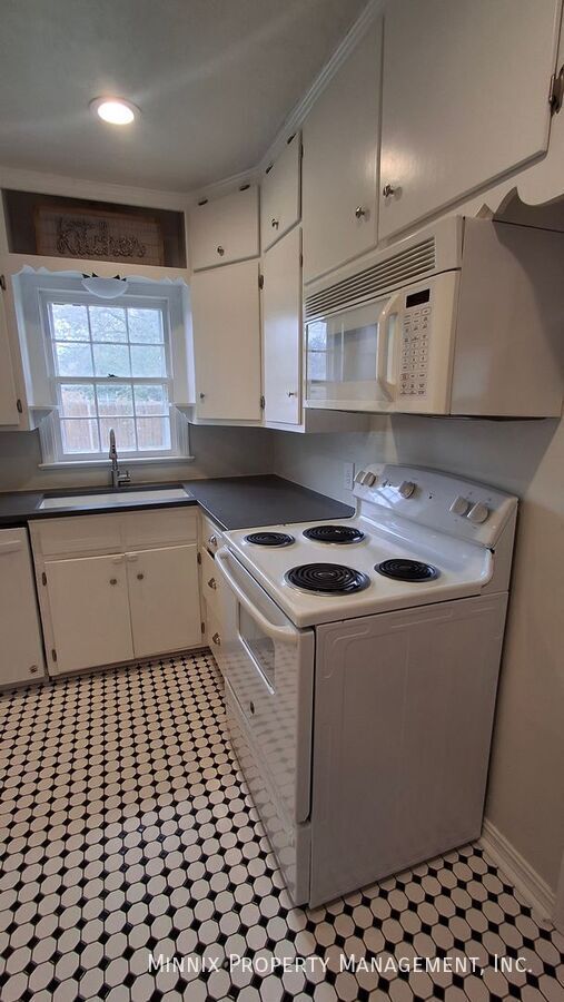 Building Photo - 1014 S Milam St