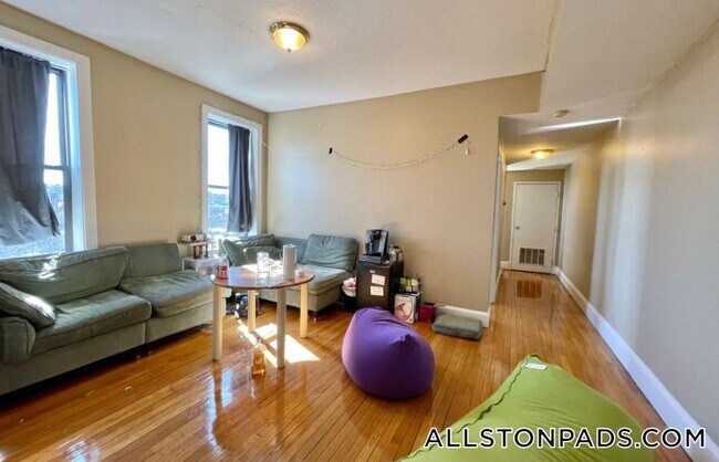 Building Photo - 19 Highgate St