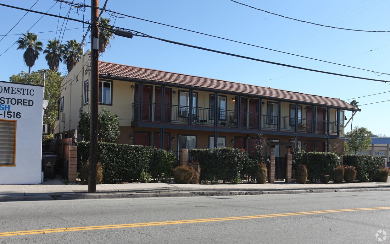 Foto principal - 118-120 N Avenue 64